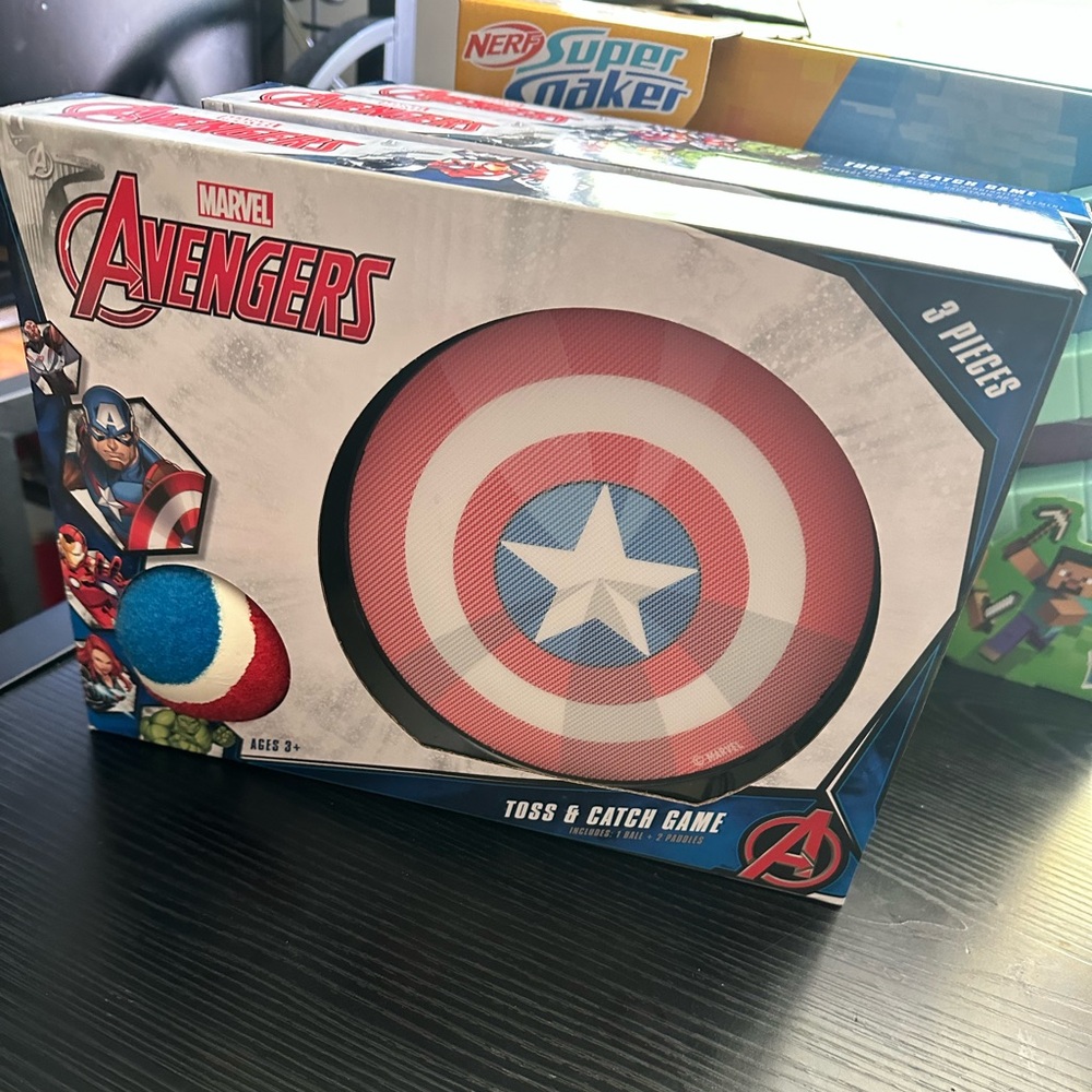 Marvel Avengers 3-Piece Toss and Catch Game